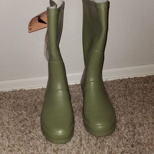 Norty Rainboots size 7 Olive Matte NWT